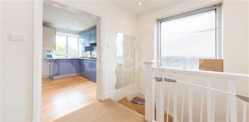 Modern and Central Apartment Connell Crescent , Park Royal